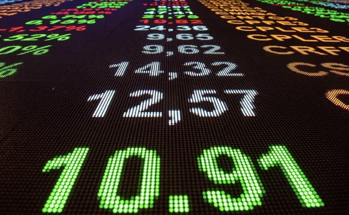 Ibovespa supera marca de janeiro e caminha para bater recorde histórico