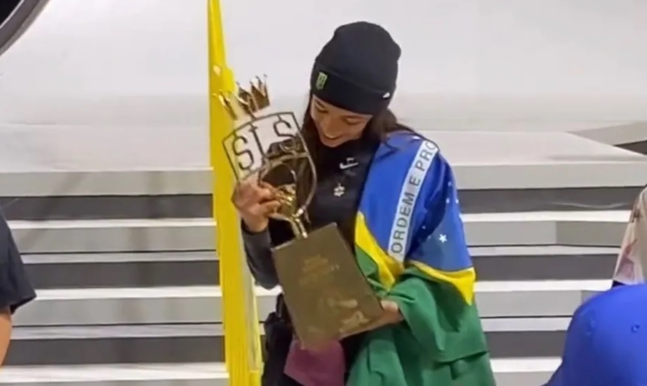 Rayssa Leal é campeã da Liga Mundial de Skate Street AJN1