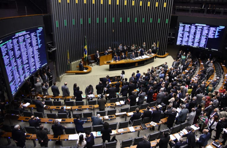 Relatório retira obrigatoriedade da contribuição sindical