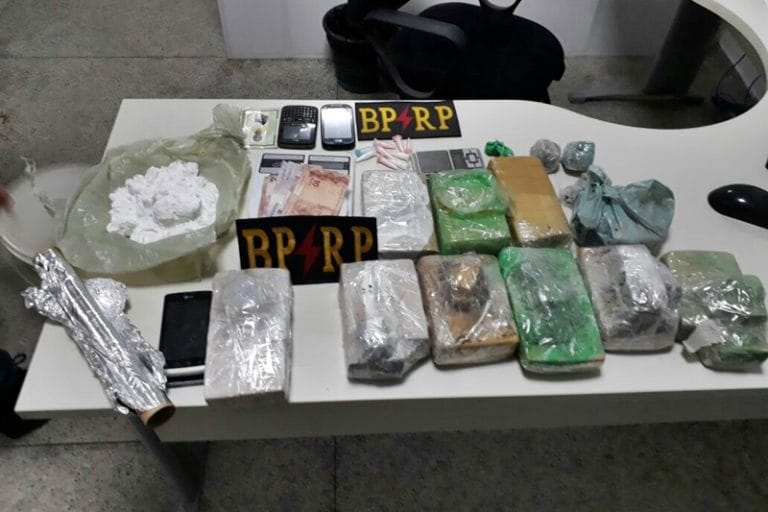 Ex-presidiário é flagrado pela Radiopatrulha com 5 kg de maconha prensada
