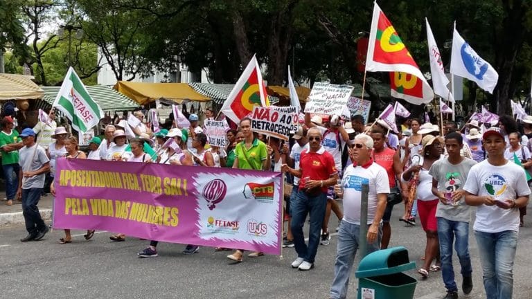 Centrais sindicais promovem ato no dia nacional de mobilização contra reformas