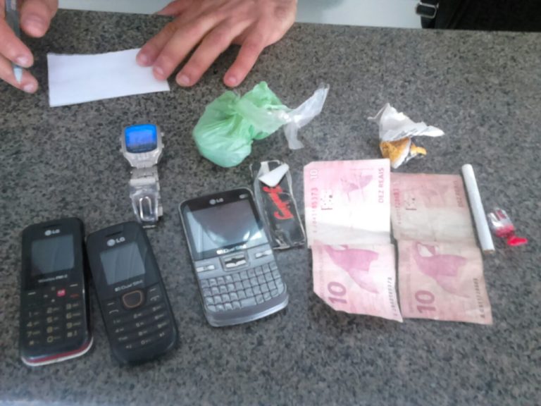 Adolescente é flagrado traficando drogas no centro de Itabaiana