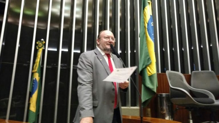 Parlamentar diz que reformas são o desmonte do Estado