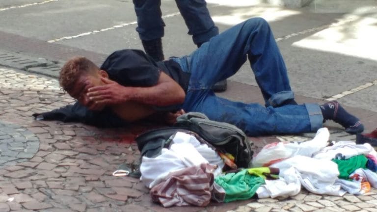 Homem é surrado após praticar assaltos no Centro