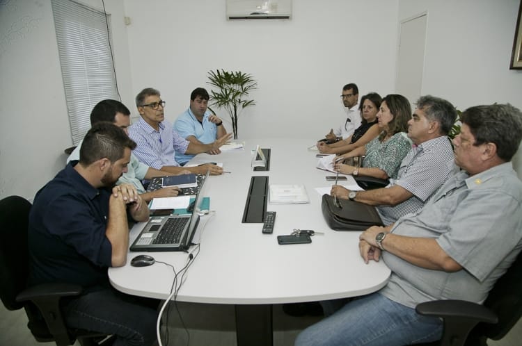 Emsurb discute controle de publicidade ao ar livre