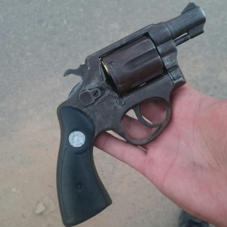 Blitz no Santa Maria termina com prisão de homem armado