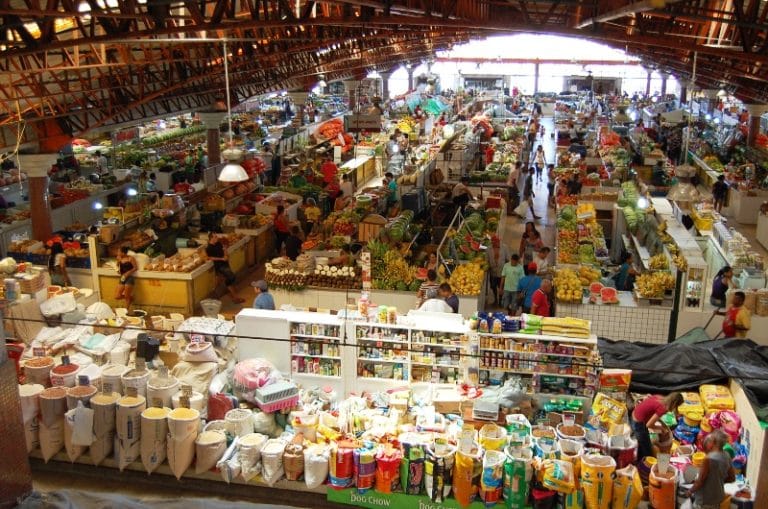 Mercados municipais abrem até o meio-dia durante o feriado