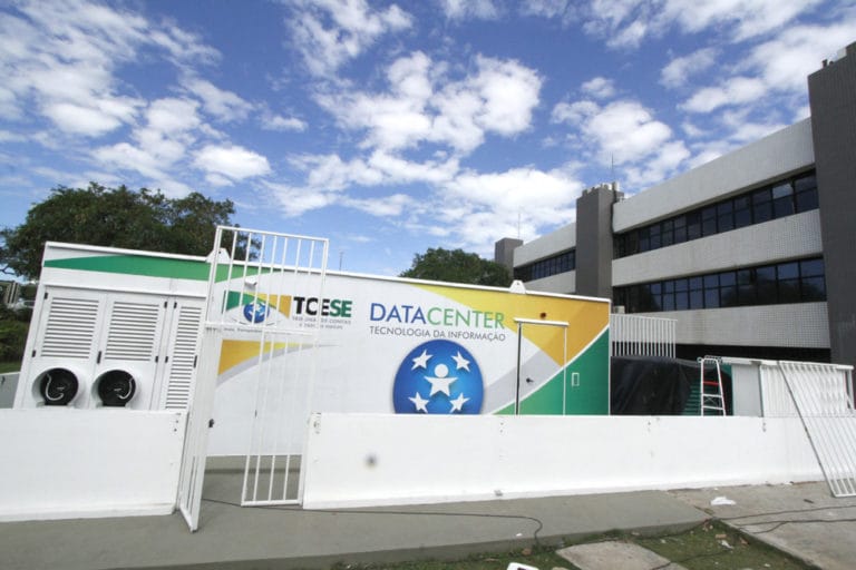 TCE inaugura contêiner para servir como banco de dados