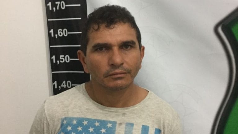 Homem é preso após ser flagrado abusando de menina