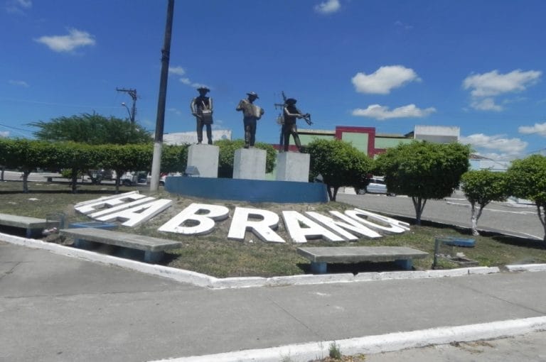 Justiça suspende contratações temporárias em Areia Branca