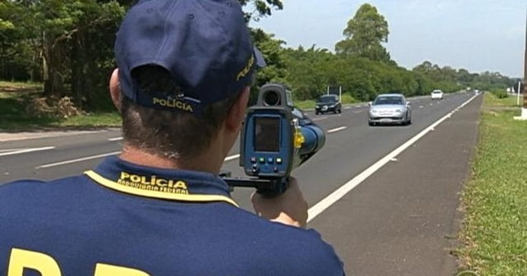PRF multa 419 motoristas por excesso de velocidade