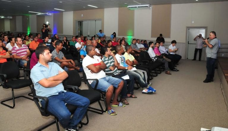 Sebrae capacita cidadãos a planejar finanças