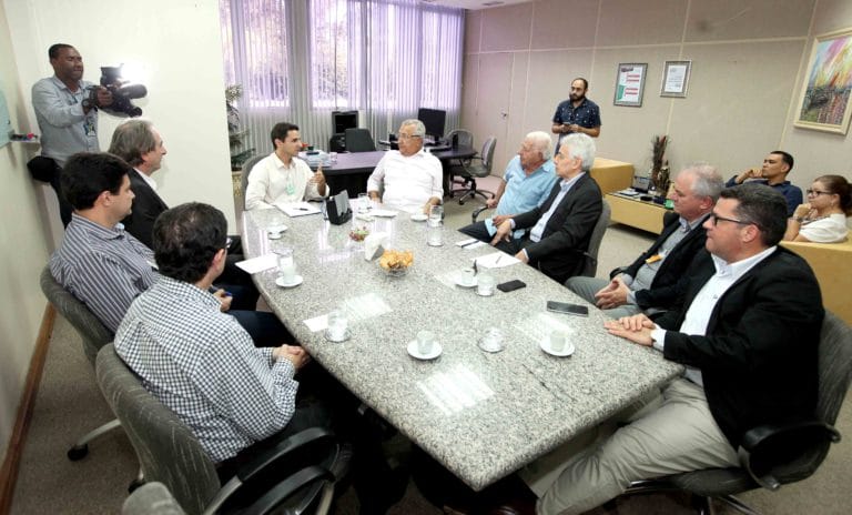Governador garante apoio a permanência da Petrobras em SE