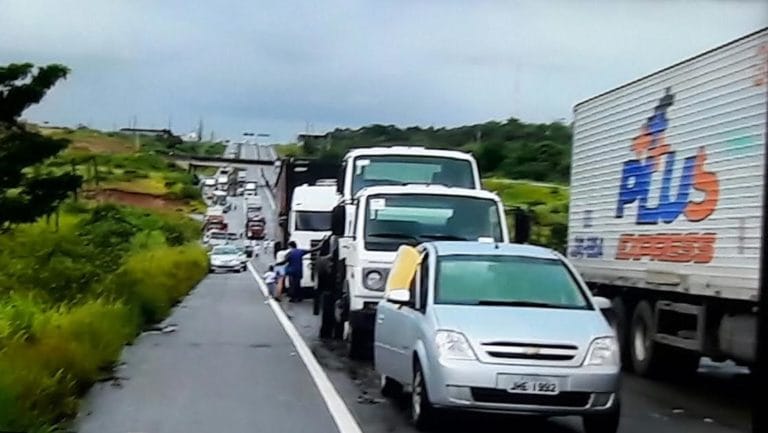 Manifestantes bloqueiam trechos de rodovias em Sergipe