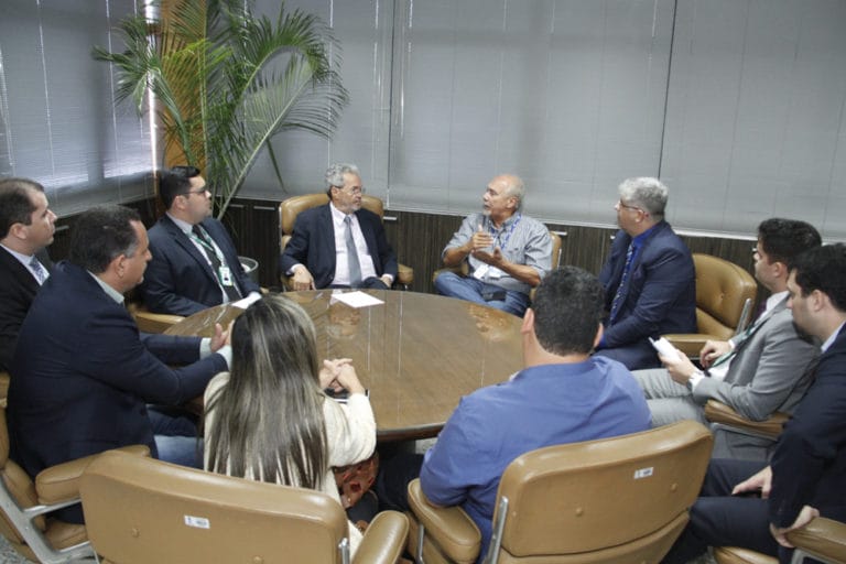 Prefeitos buscam no TCE alternativa à terceirização