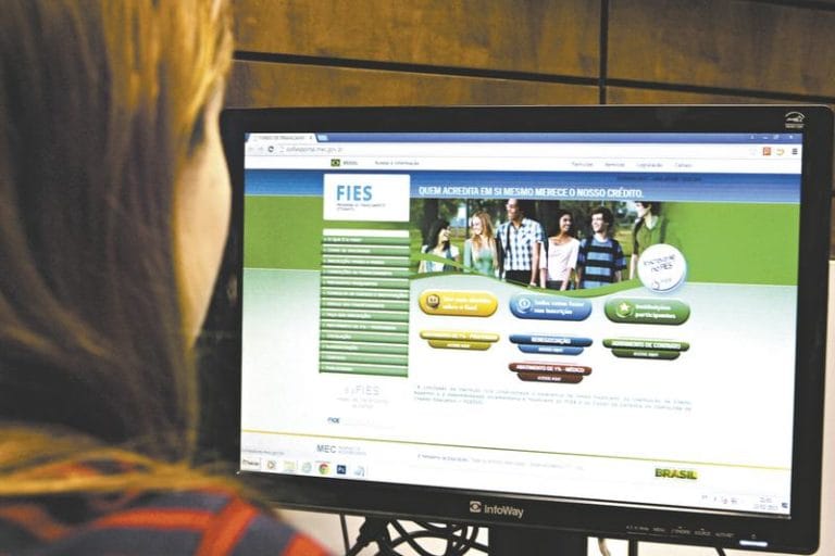 Estudantes têm até hoje para renovar contratos do Fies