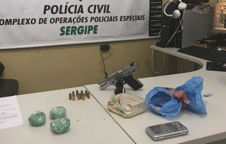 Cope prende ex-presidiário com arma, drogas e carros roubados