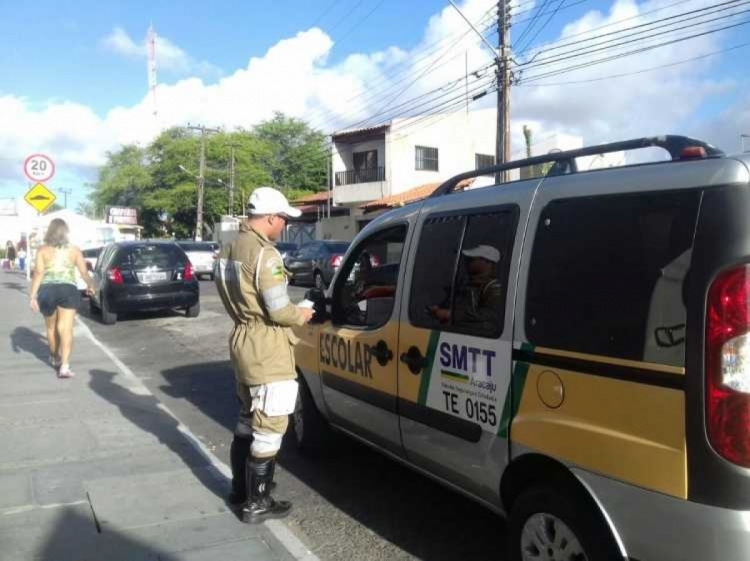 SMTT realiza operação ‘Transporte escolar seguro”