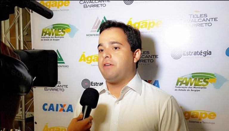 Medo de atentado leva prefeito a deixar cidade sob escolta policial