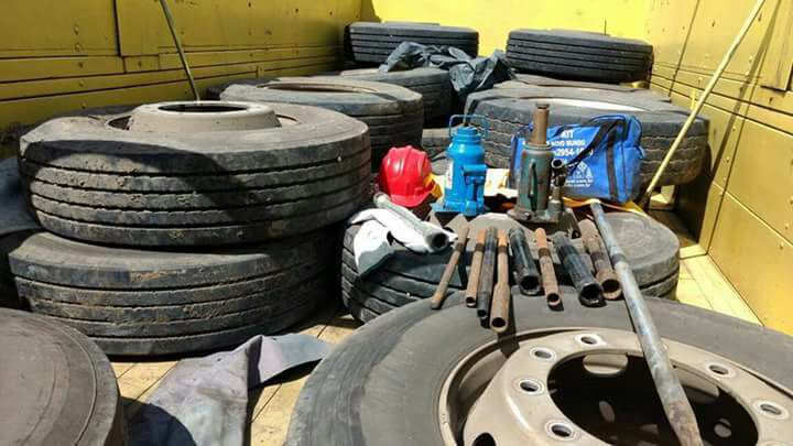 PRF apreende caminhão com carga de pneus