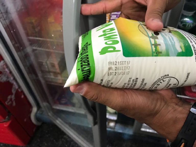 Procon e Vigilância Sanitária apreendem alimentos em panificação