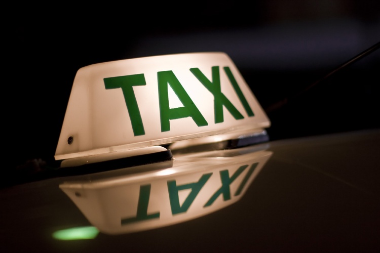 Taxista é assaltado e mantido refém no Inácio Barbosa