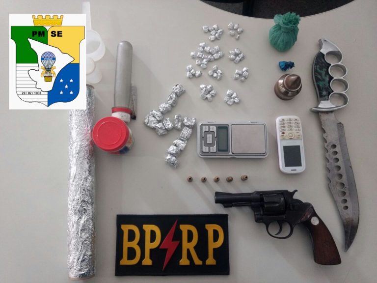 Dupla é presa com arma e drogas na Barra dos Coqueiros