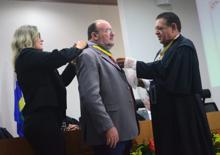 Deputado recebe homenagem do TRT de Sergipe