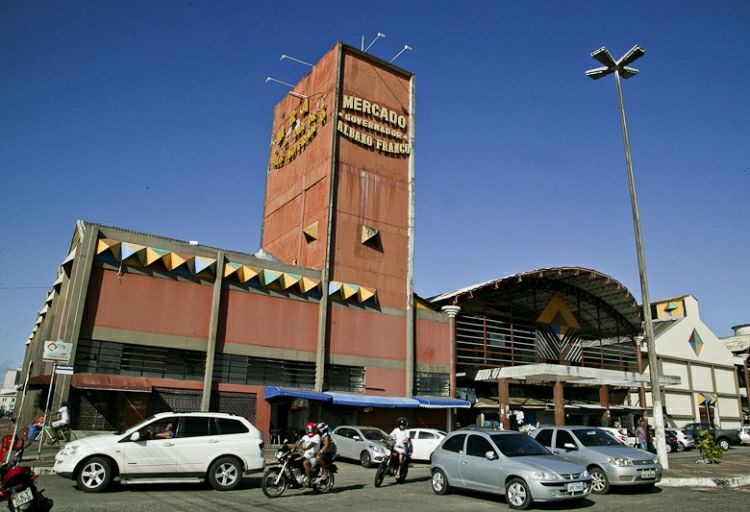 Mercado Albano Franco não abre na segunda-feira
