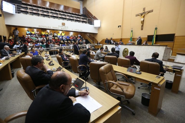 Projeto que “congela” salários dos servidores é aprovado na Alese