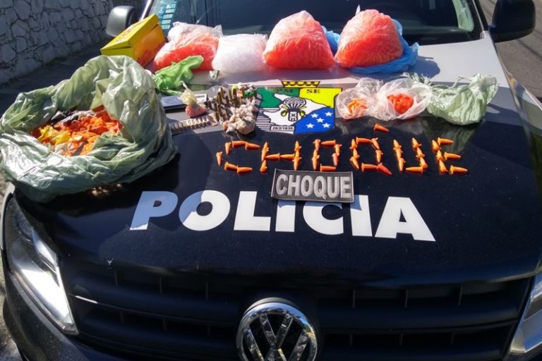 Batalhão de Choque apreende drogas e munições