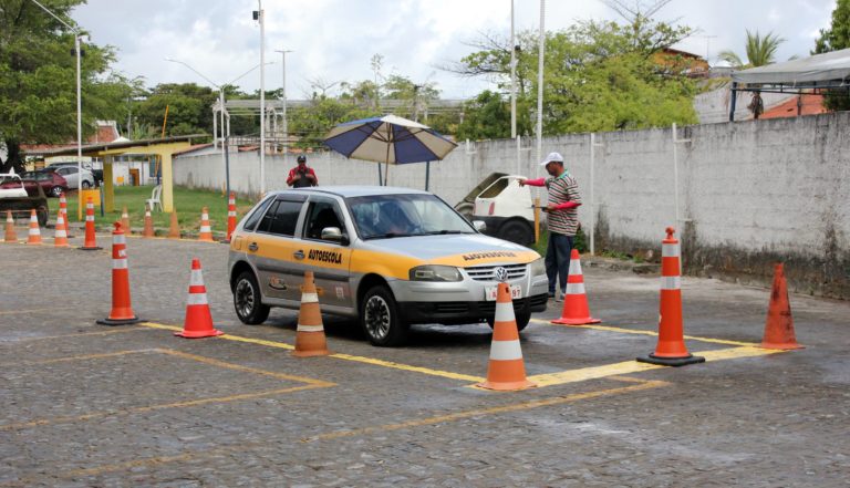 Exames práticos para CNH continuam suspensos