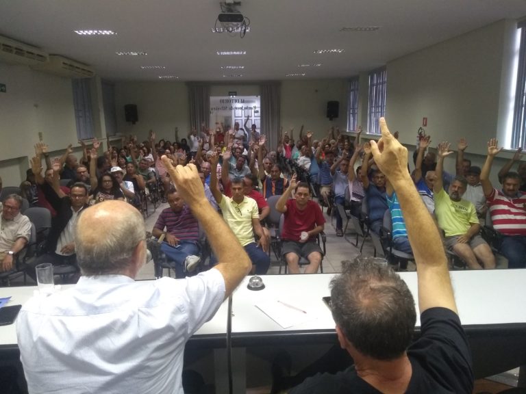Fisco suspende greve e volta ao trabalho na terça