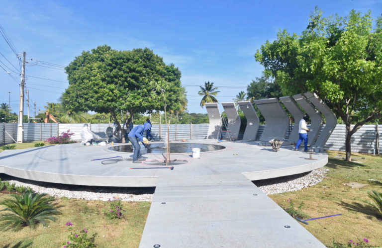 Monumento em homenagem a Déda será entregue no domingo