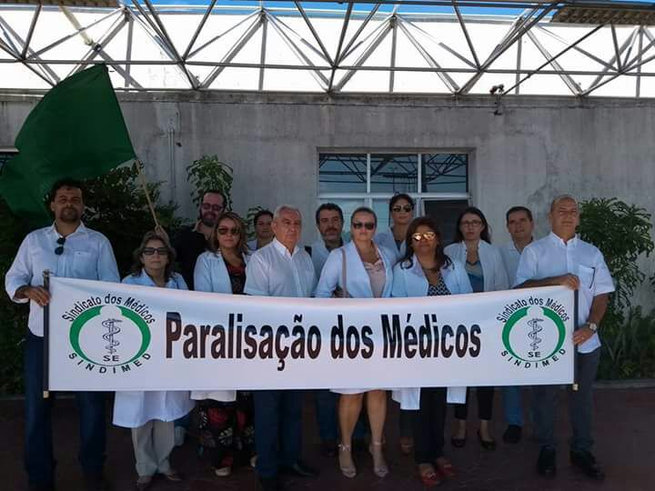 Cirurgiões plásticos do Huse fazem paralisação
