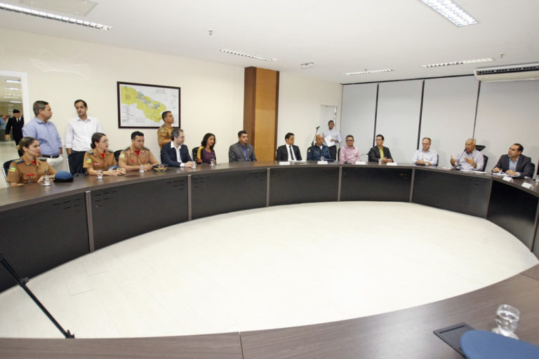 Governo lança editais para quatro concursos públicos