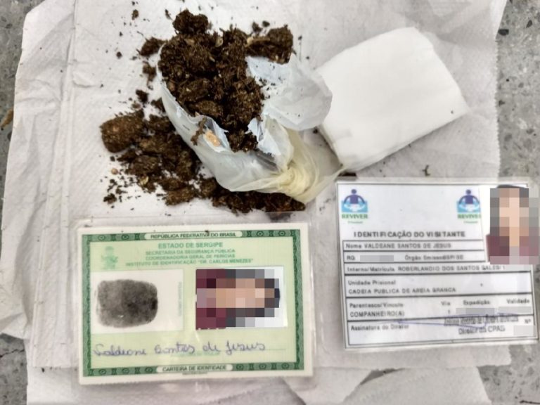 Mulher é detida tentando entrar com drogas em presídio