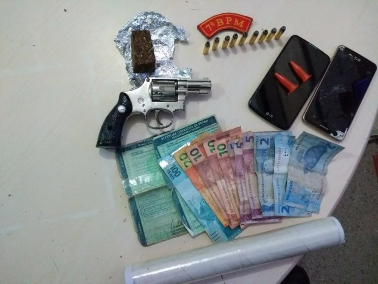 Dupla é presa em Lagarto com arma de droga