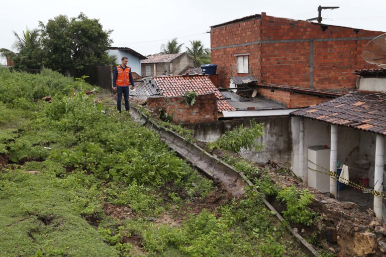 Chegada do período chuvoso deixa Defesa Civil em alerta