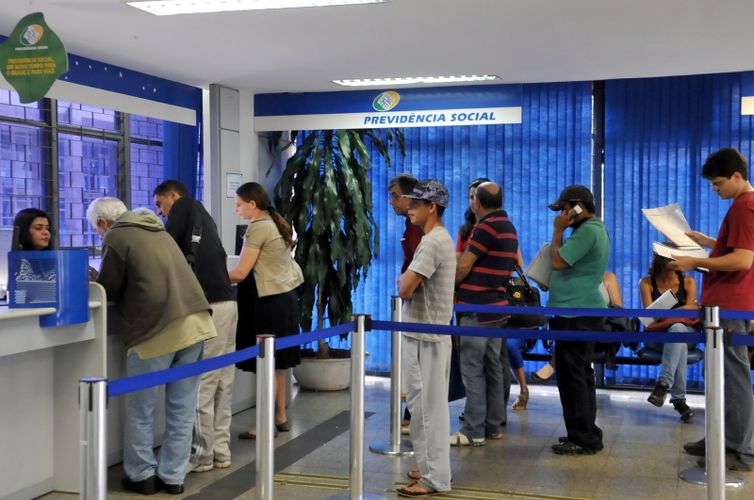 Aposentados e pensionistas do INSS vão receber R$ 1,6 bi em atrasados