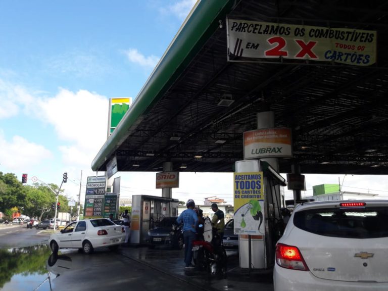 Postos da capital já estão sem combustíveis