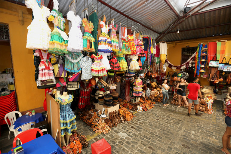 Forró Caju estimula venda de trajes juninos em Aracaju