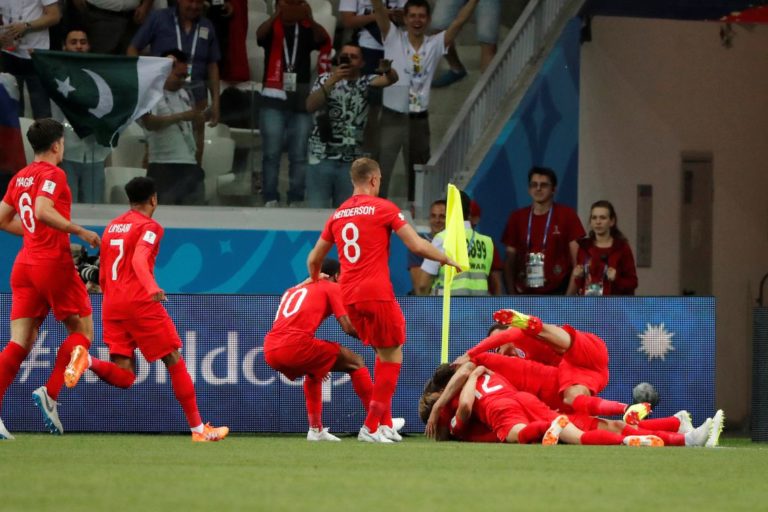 Três países brigam por duas vagas nas oitavas de final