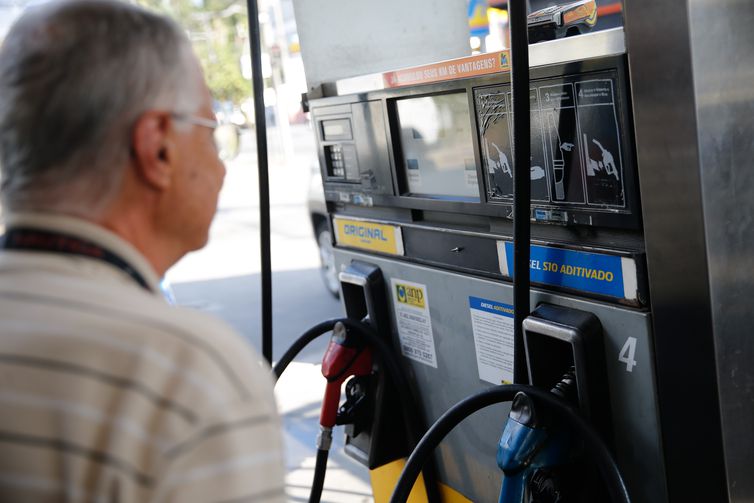 Confaz publica nova tabela para preço médio ponderado de combustíveis