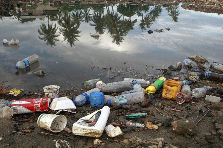 Plástico é um dos vilões do Meio Ambiente