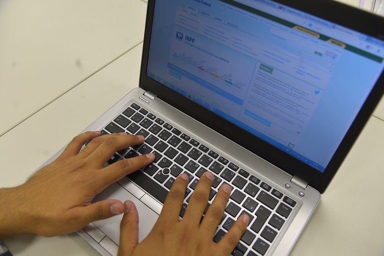 Receita libera 1º lote de restituição do IR