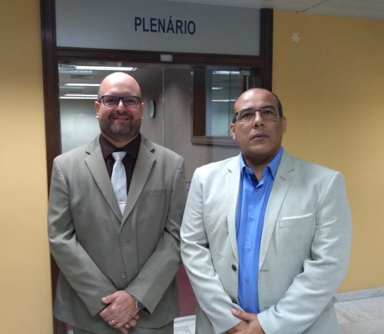 Vereador apoia porte de arma de fogo para militar da reserva
