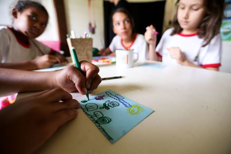 Menos da metade dos municípios contavam com plano de carreira para educação