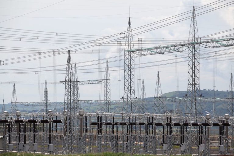 BNDES suspende leilão de distribuidoras da Eletrobras