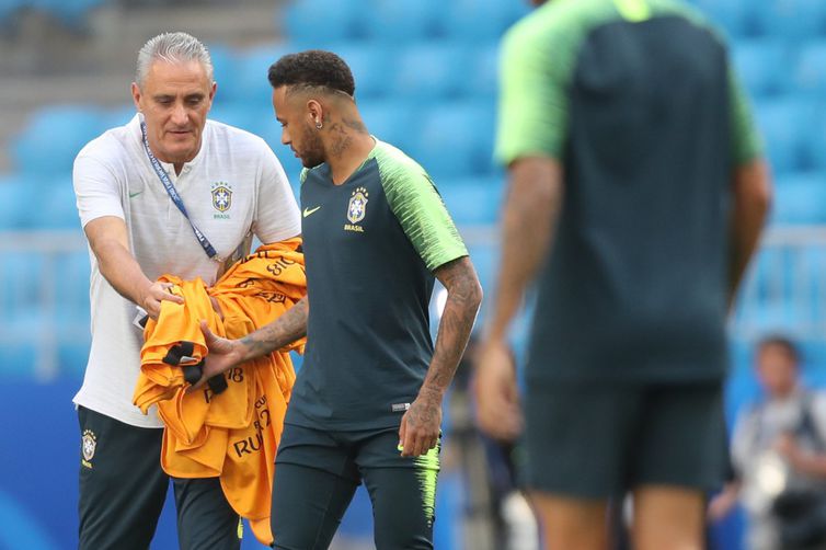 Tite confirma Fágner e Filipe Luís contra o México